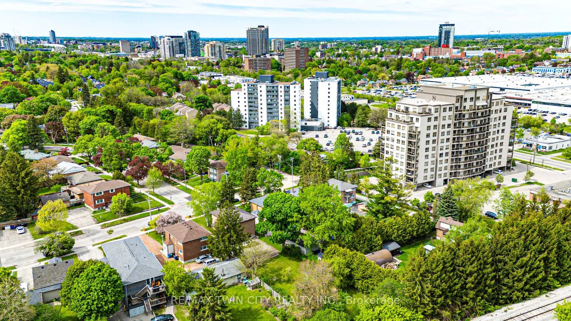 Photo 40 of 71 Brandon Avenue, Kitchener, Westmount - Kitchener — HOMEH