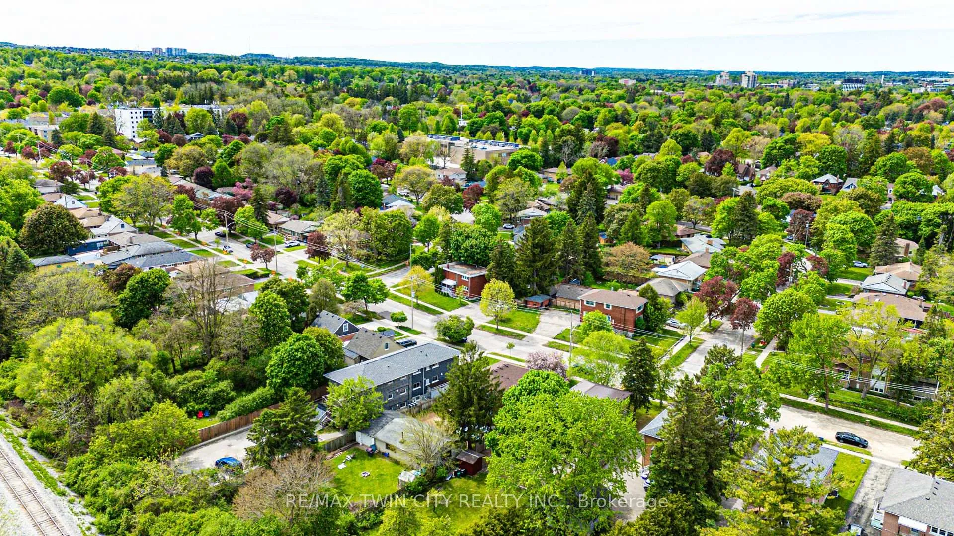 Photo 41 of 71 Brandon Avenue, Kitchener, Westmount - Kitchener — HOMEH