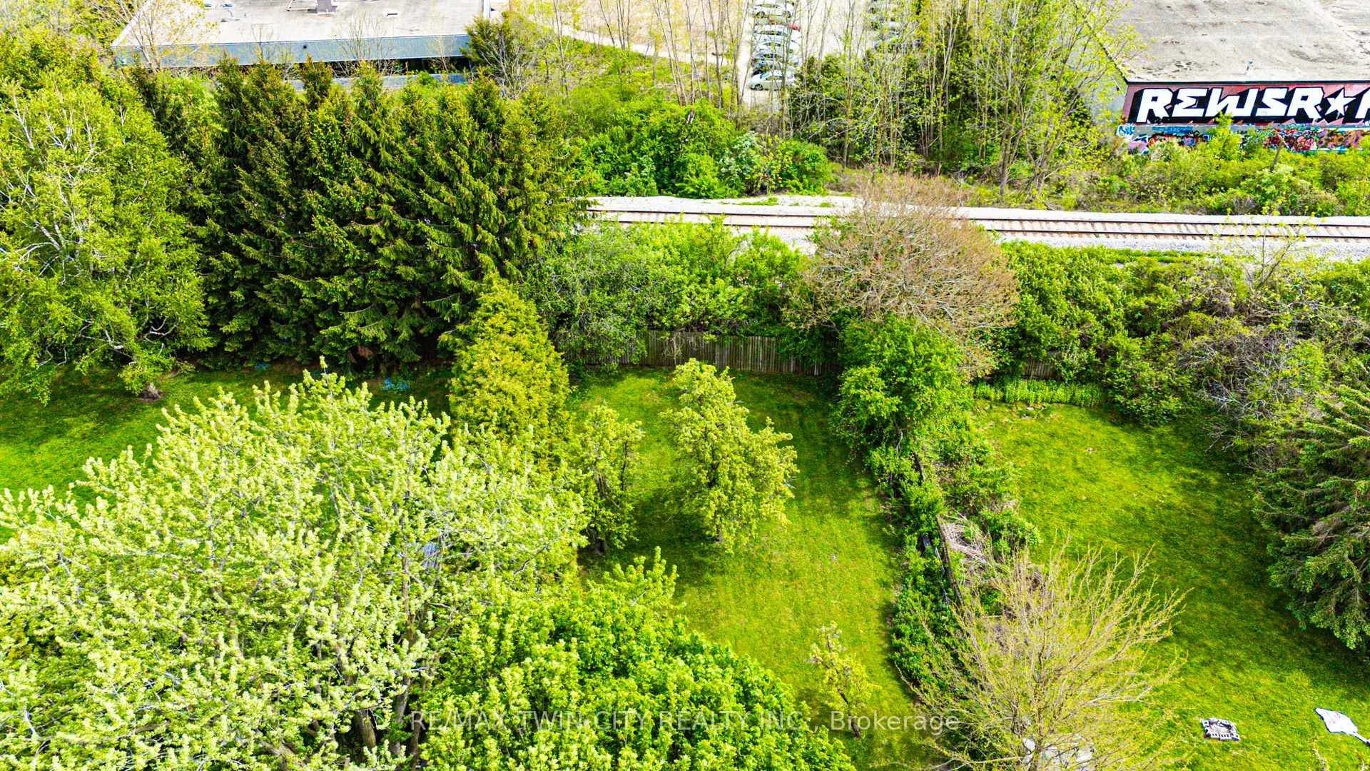 Photo 45 of 71 Brandon Avenue, Kitchener, Westmount - Kitchener — HOMEH