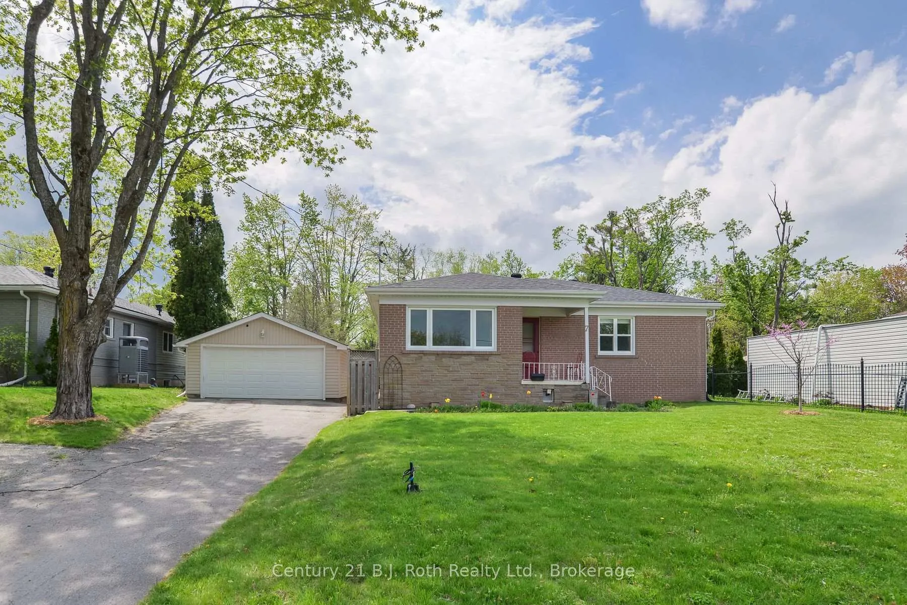 Photo 2 of 7 Charles Road, Orillia — HOMEH