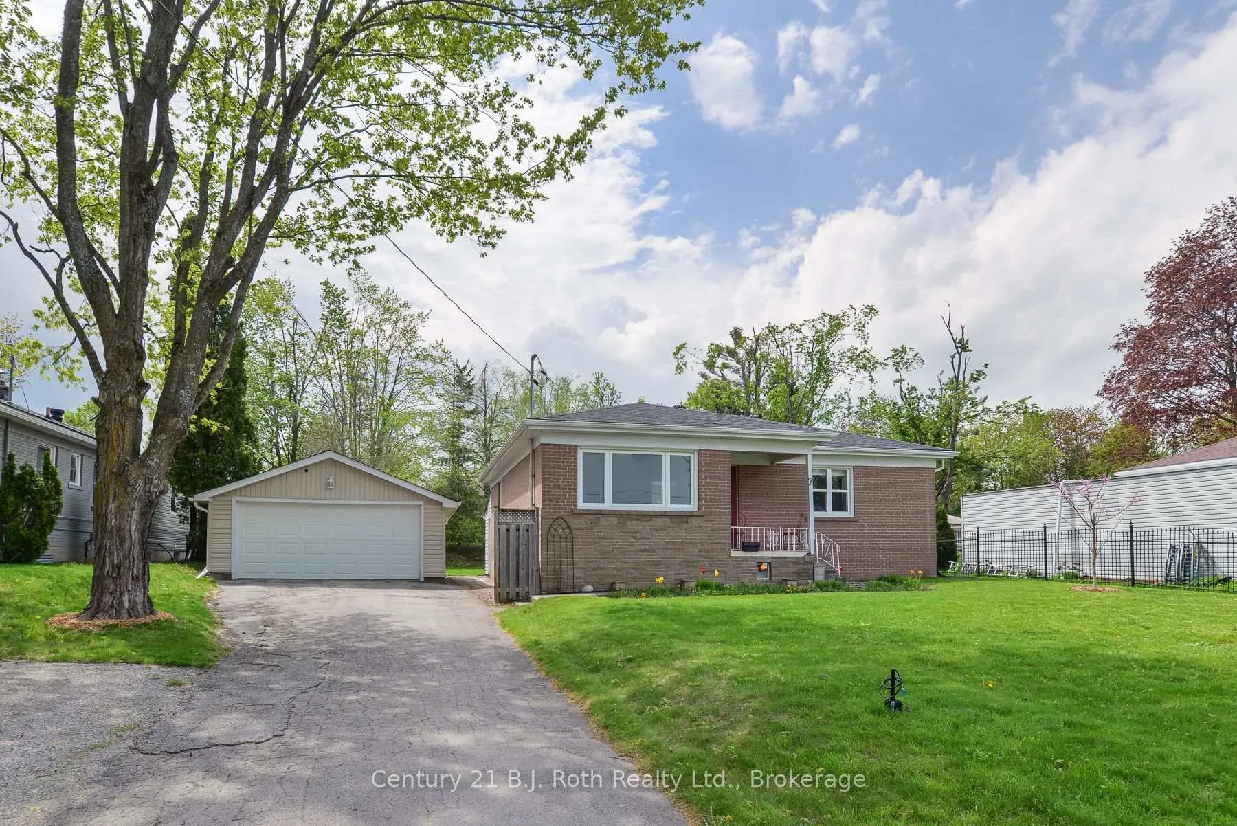 Photo 3 of 7 Charles Road, Orillia — HOMEH
