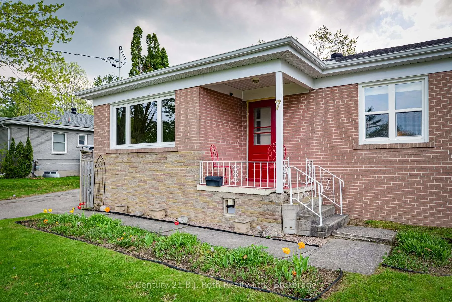 Photo 4 of 7 Charles Road, Orillia — HOMEH