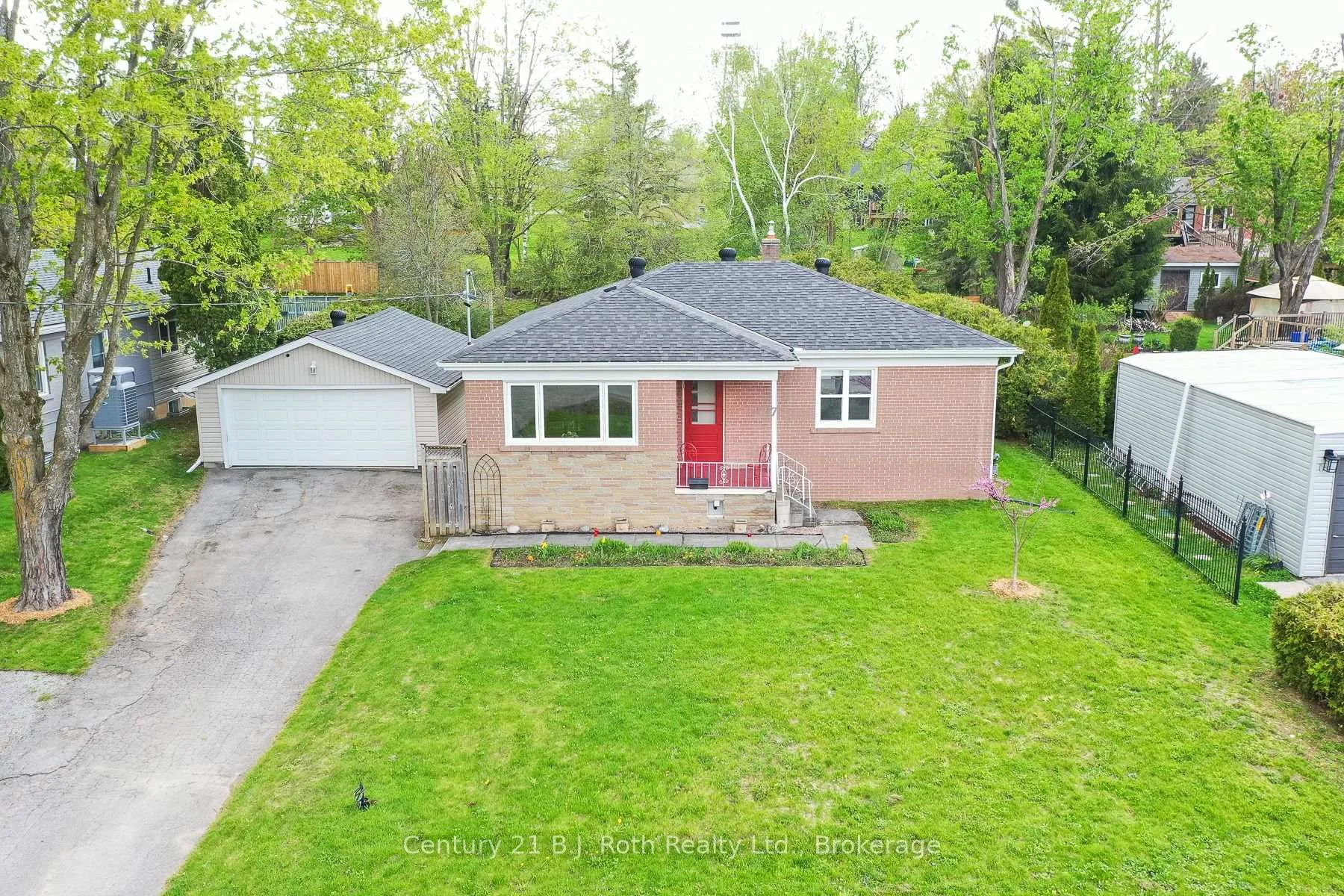 Photo 5 of 7 Charles Road, Orillia — HOMEH