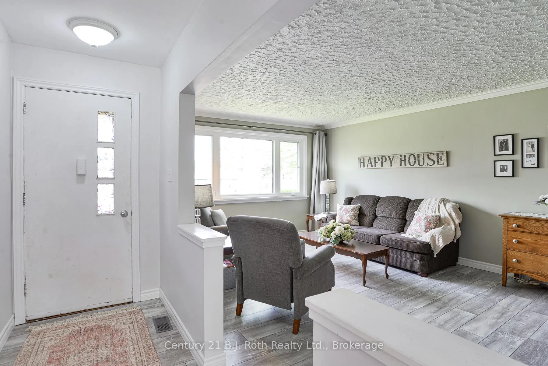 Photo 11 of 7 Charles Road, Orillia — HOMEH