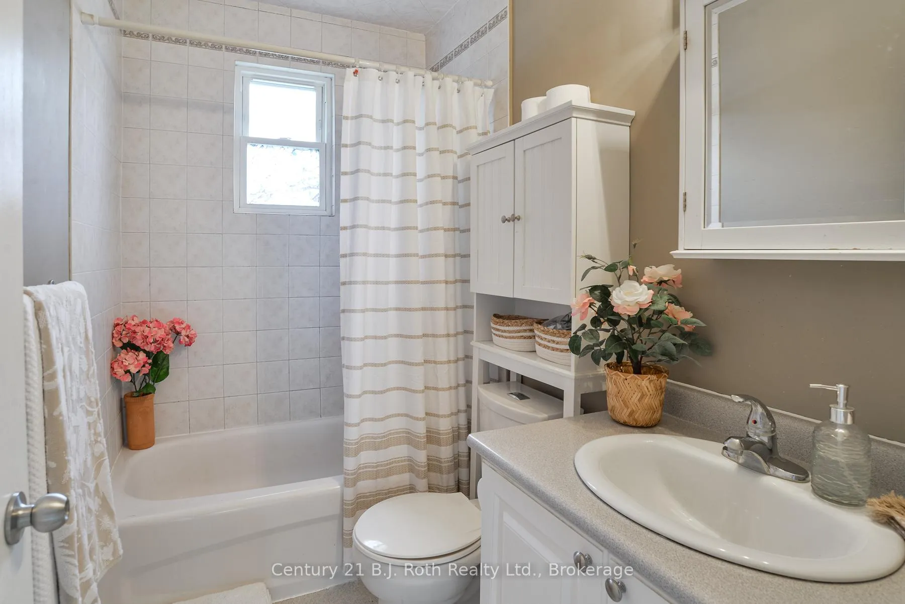 Photo 18 of 7 Charles Road, Orillia — HOMEH