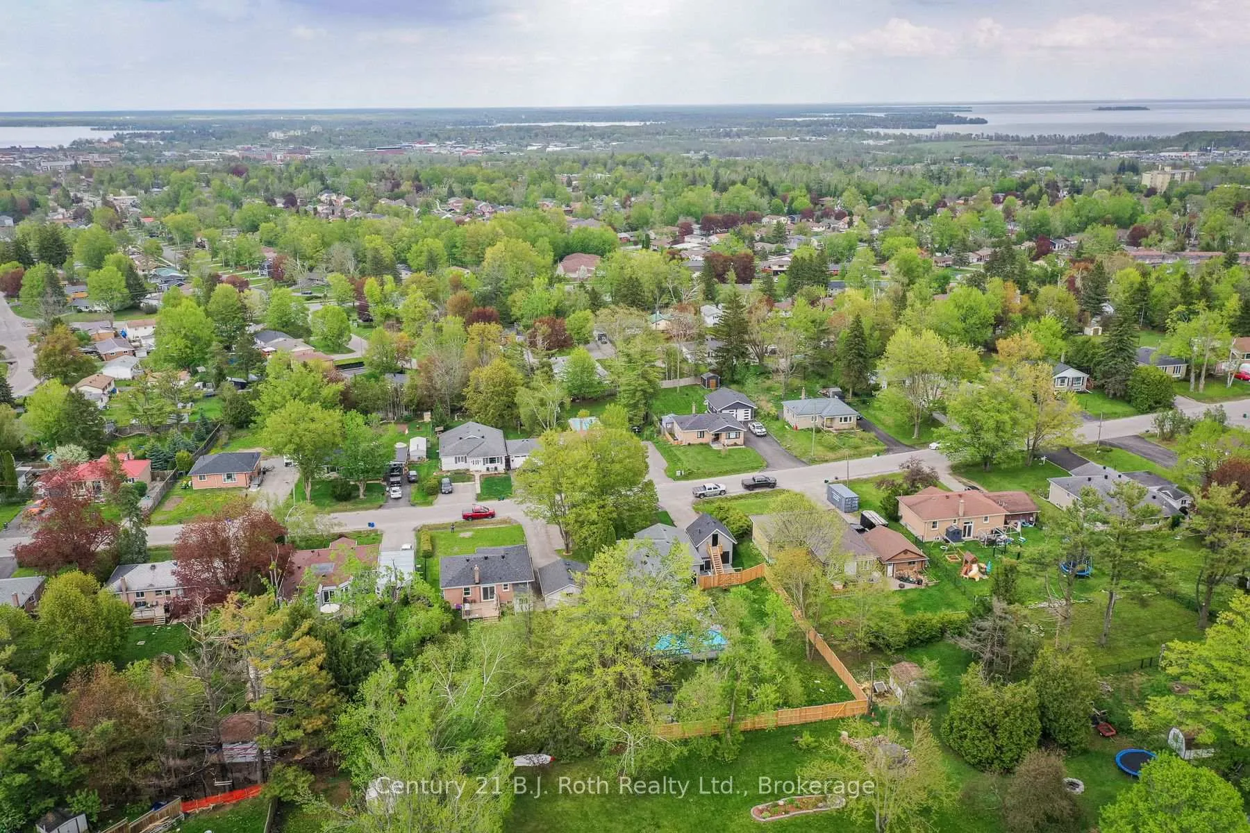 Photo 35 of 7 Charles Road, Orillia — HOMEH