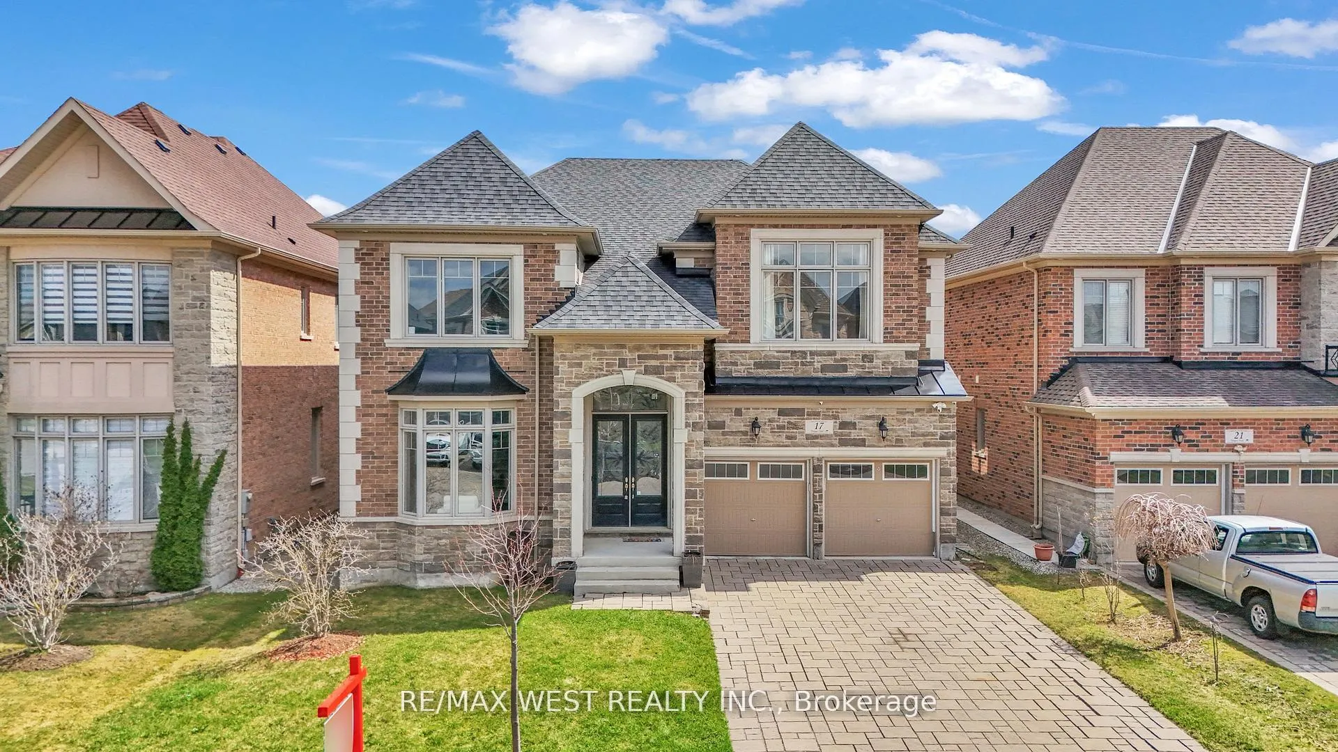 Photo 1 of 17 Torgan Trail, Vaughan, Kleinburg — HOMEH