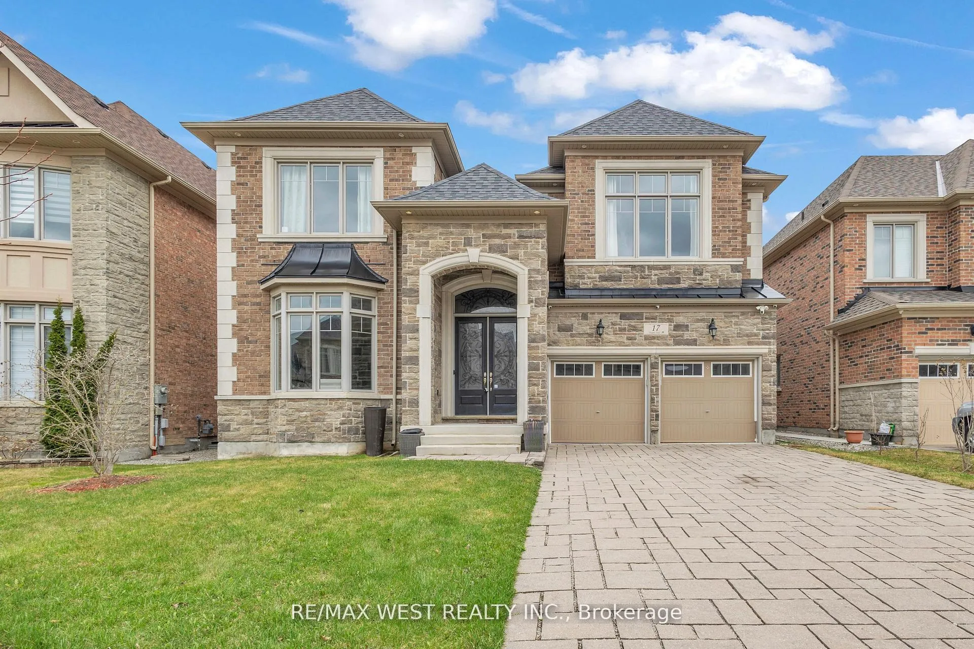 Photo 4 of 17 Torgan Trail, Vaughan, Kleinburg — HOMEH