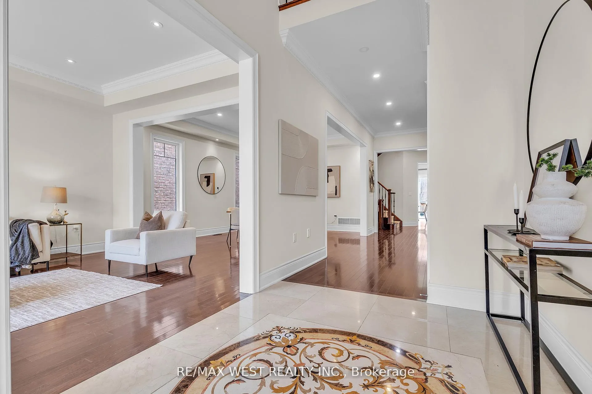 Photo 7 of 17 Torgan Trail, Vaughan, Kleinburg — HOMEH
