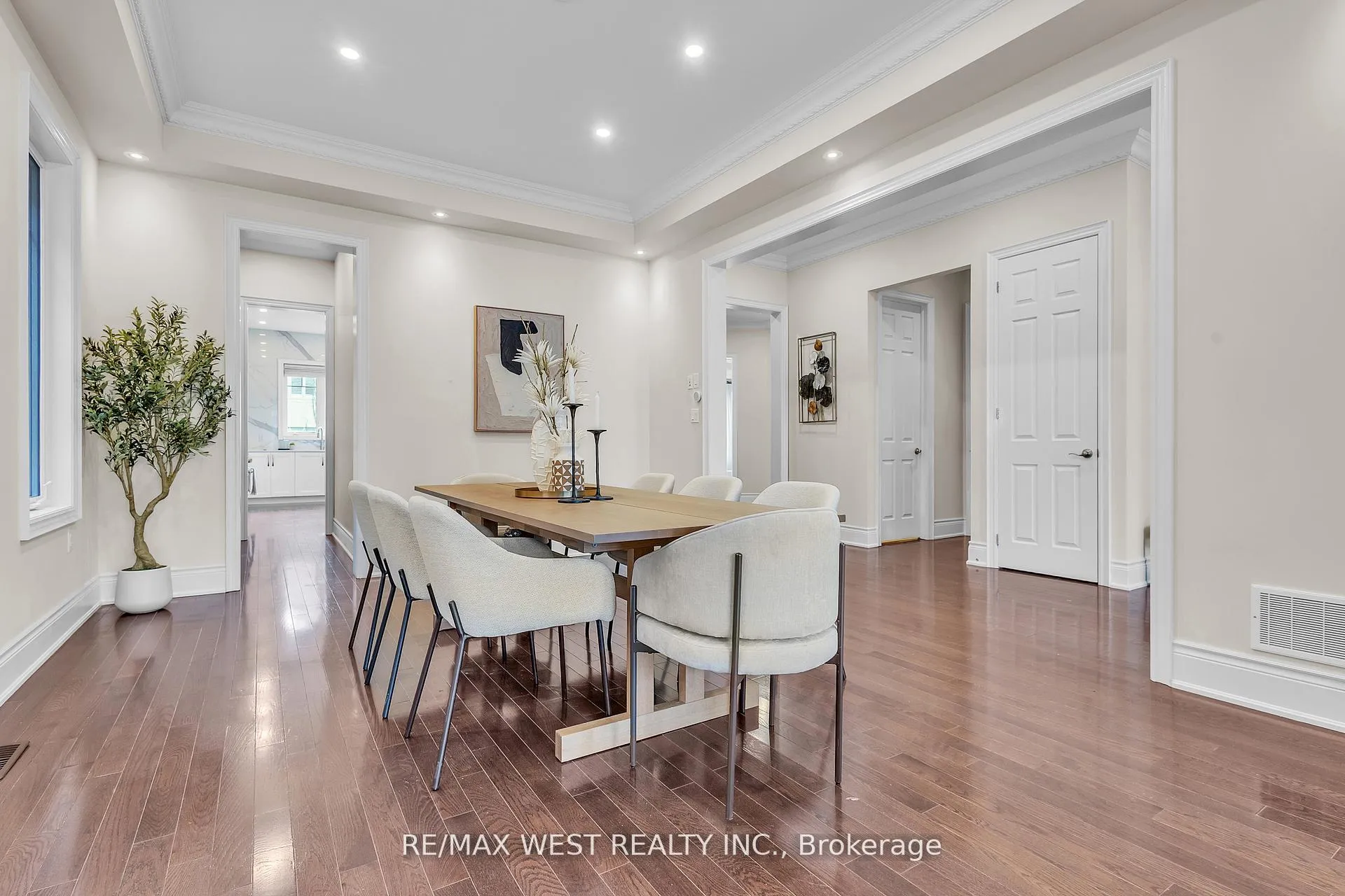 Photo 11 of 17 Torgan Trail, Vaughan, Kleinburg — HOMEH