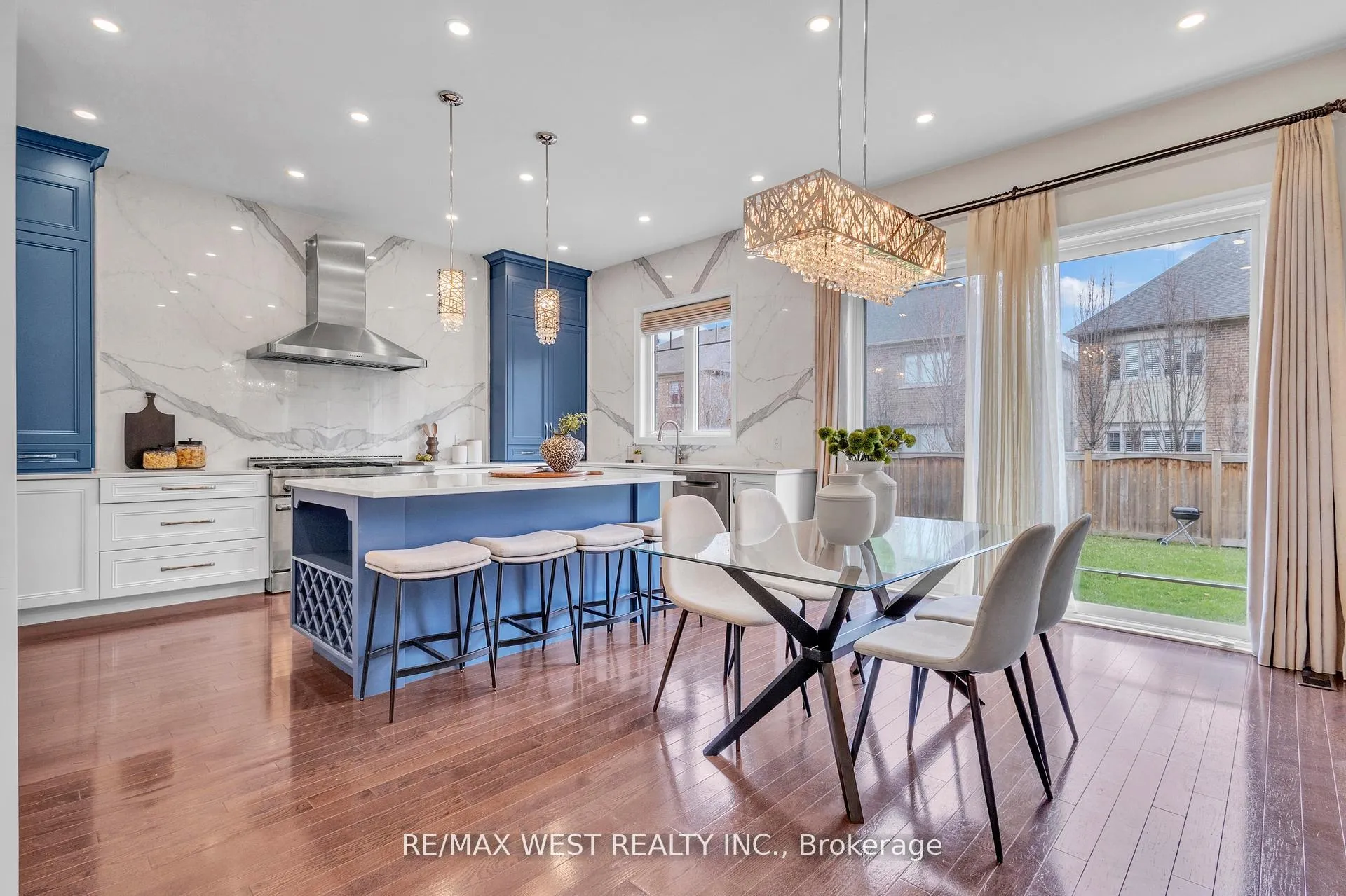 Photo 20 of 17 Torgan Trail, Vaughan, Kleinburg — HOMEH