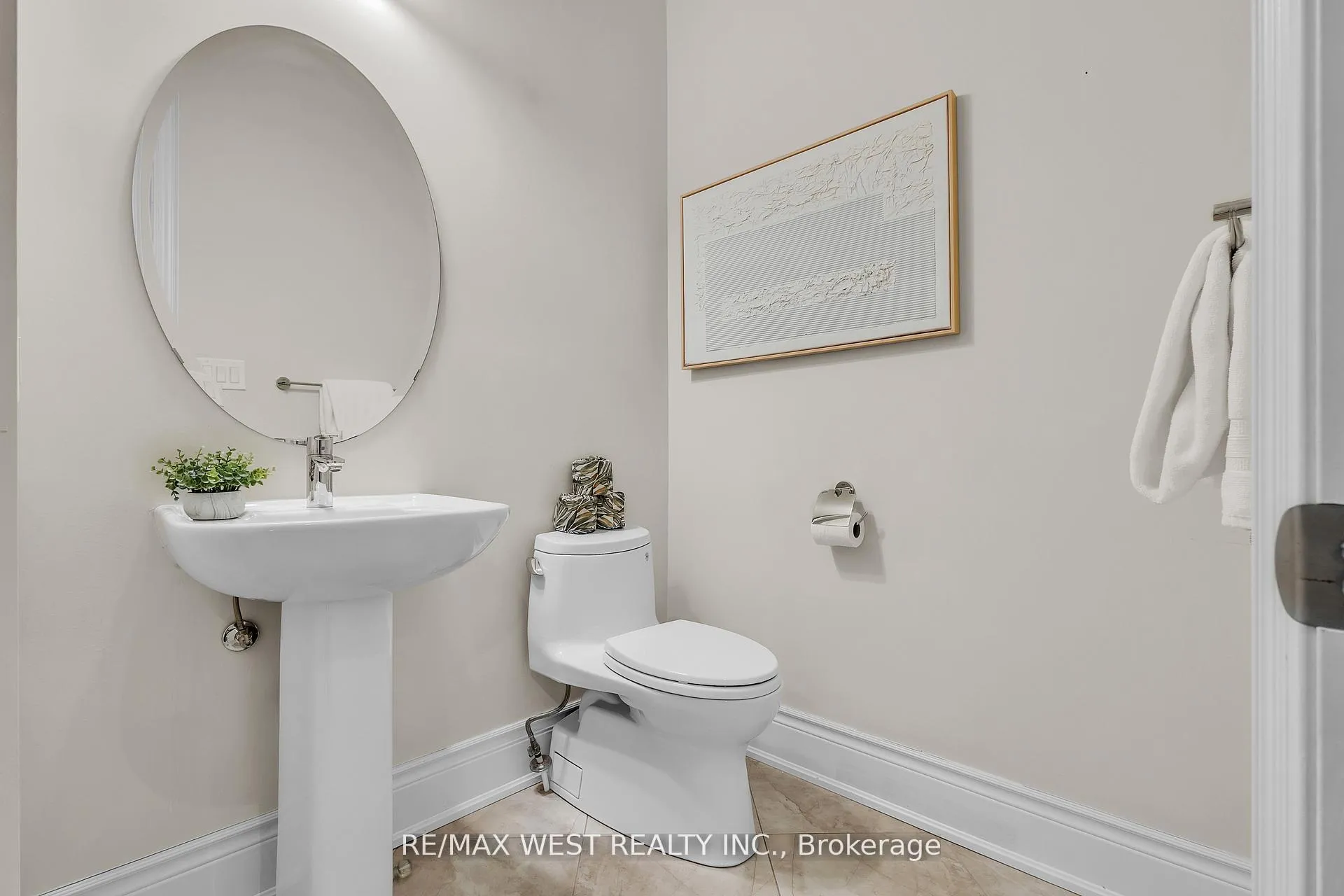 Photo 28 of 17 Torgan Trail, Vaughan, Kleinburg — HOMEH