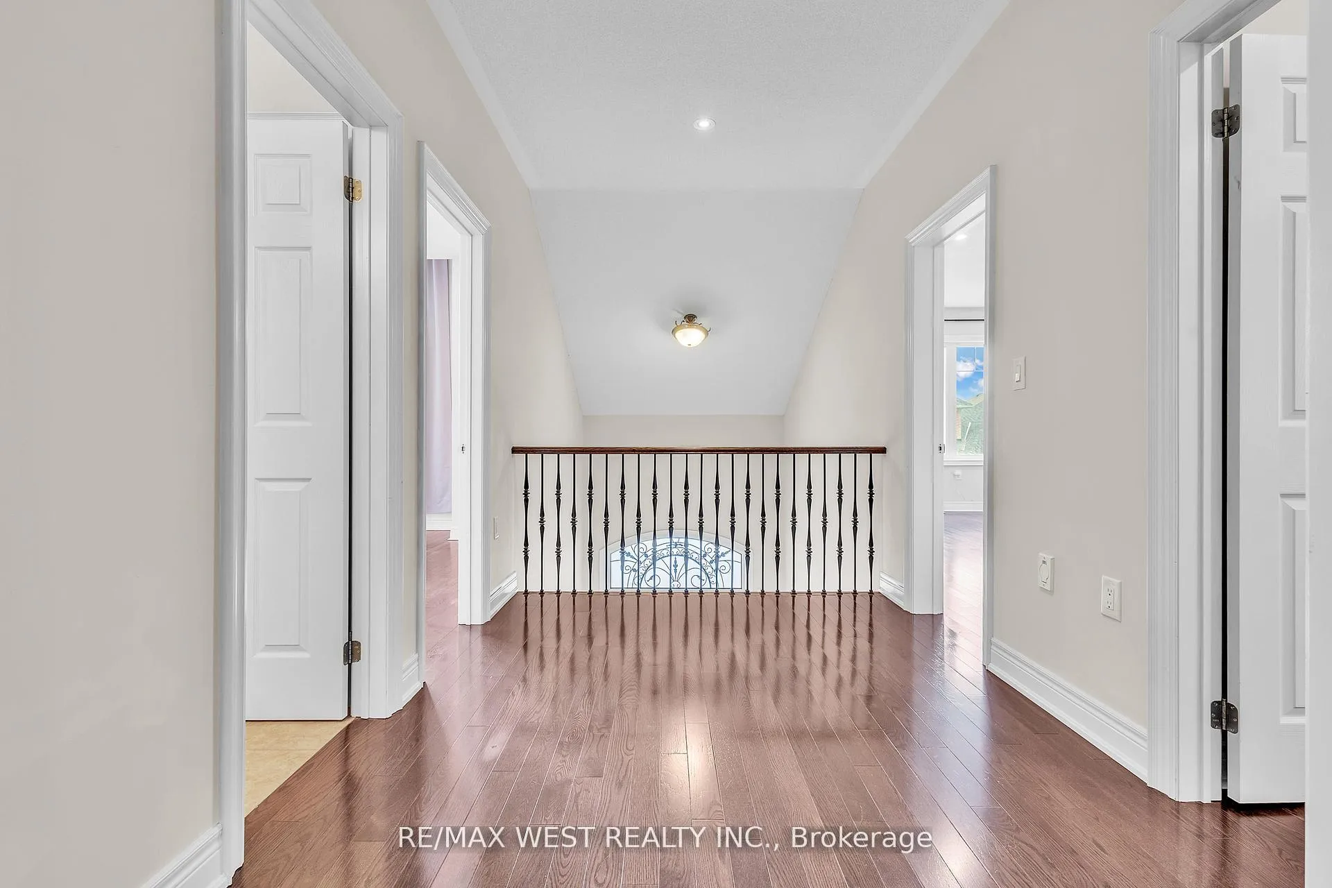 Photo 31 of 17 Torgan Trail, Vaughan, Kleinburg — HOMEH