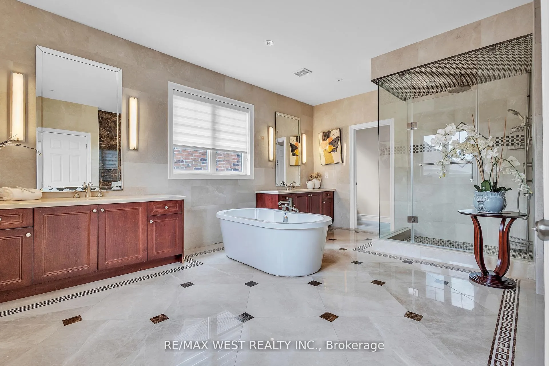 Photo 35 of 17 Torgan Trail, Vaughan, Kleinburg — HOMEH