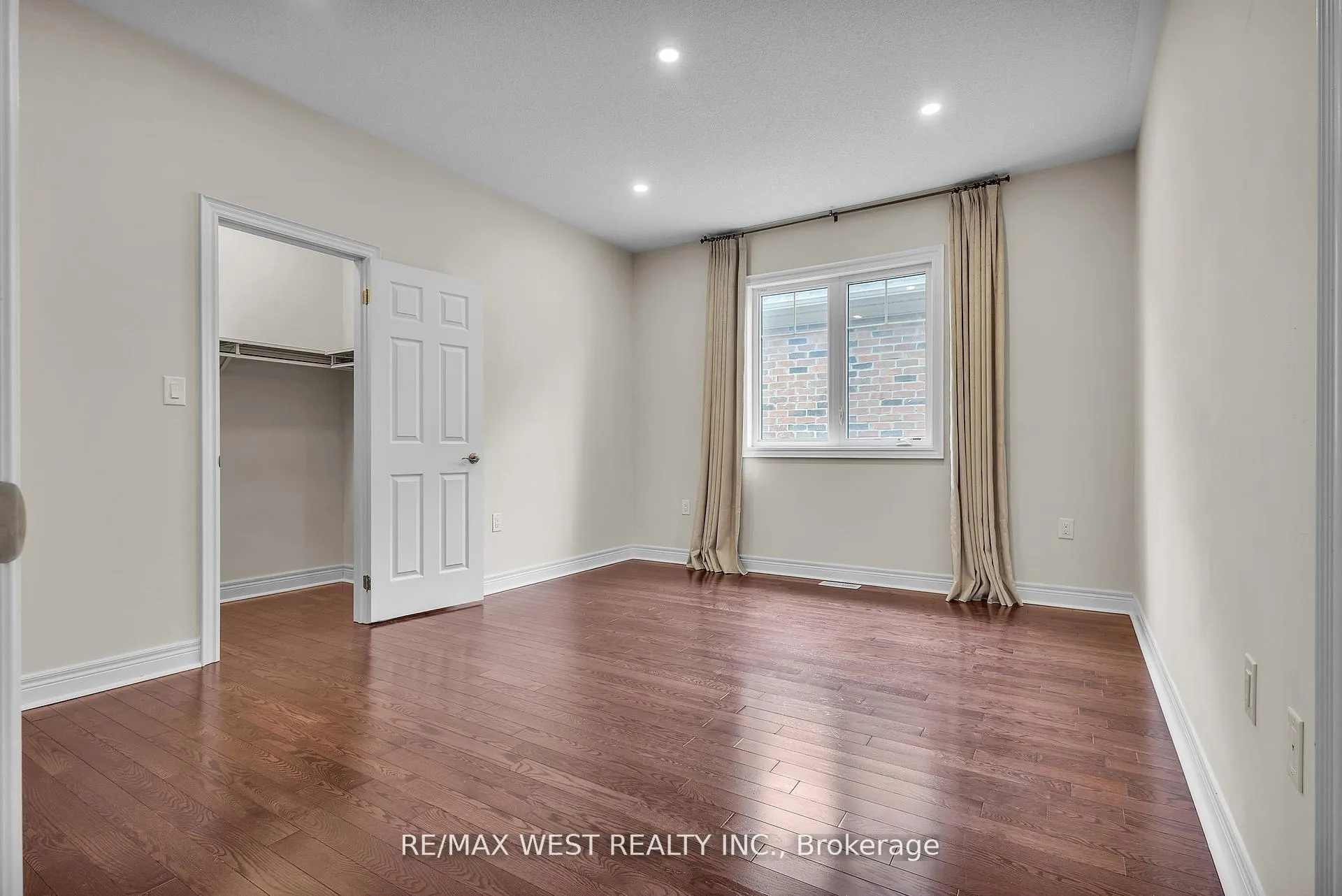 Photo 39 of 17 Torgan Trail, Vaughan, Kleinburg — HOMEH