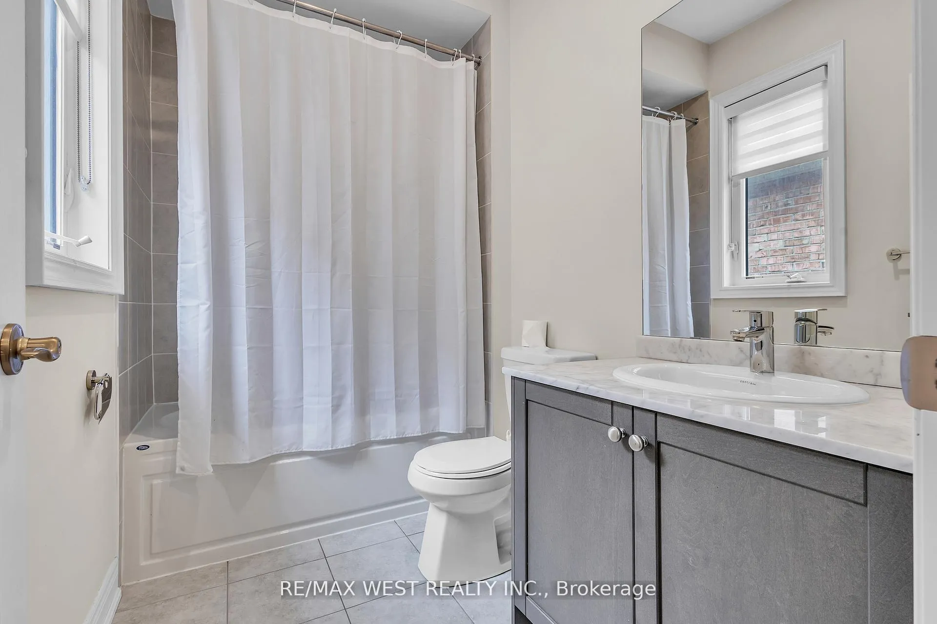 Photo 42 of 17 Torgan Trail, Vaughan, Kleinburg — HOMEH