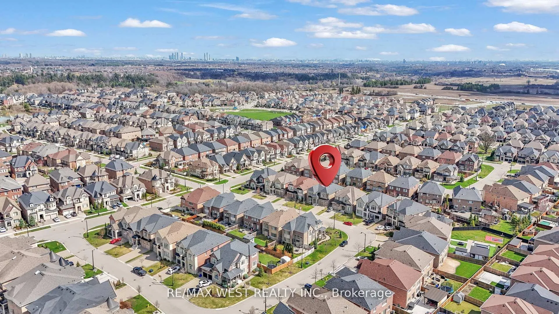 Photo 43 of 17 Torgan Trail, Vaughan, Kleinburg — HOMEH