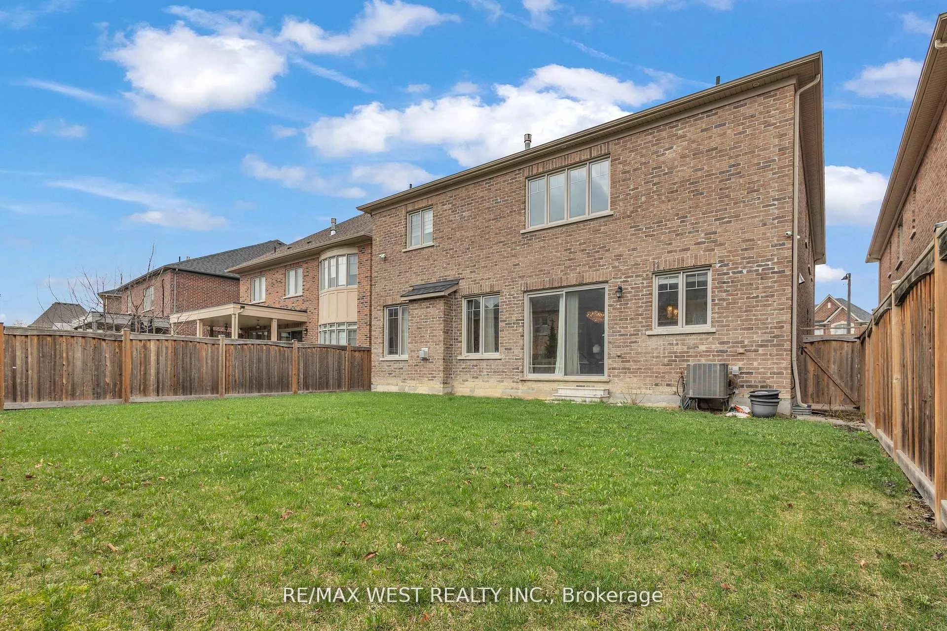 Photo 46 of 17 Torgan Trail, Vaughan, Kleinburg — HOMEH