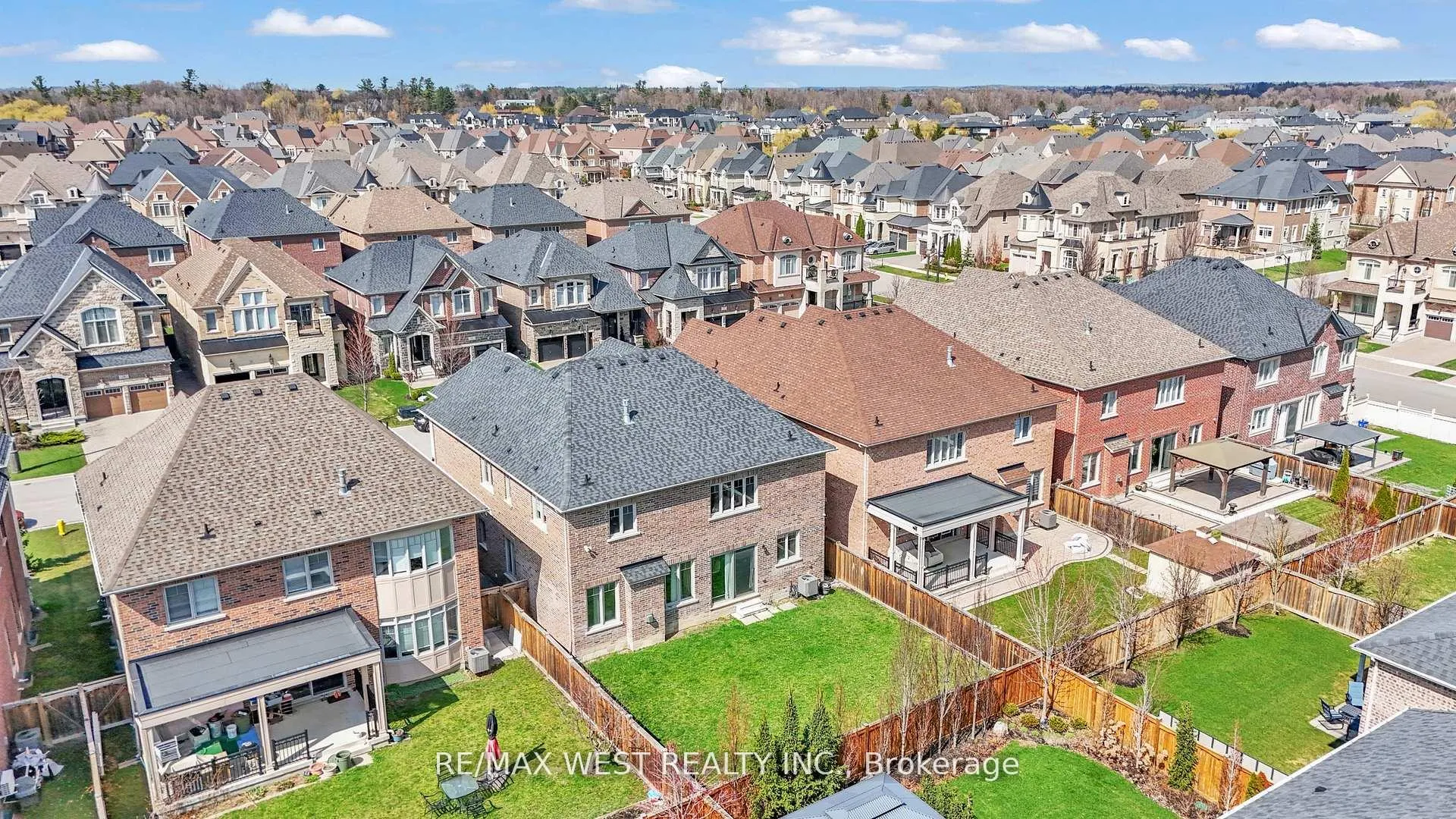 Photo 47 of 17 Torgan Trail, Vaughan, Kleinburg — HOMEH