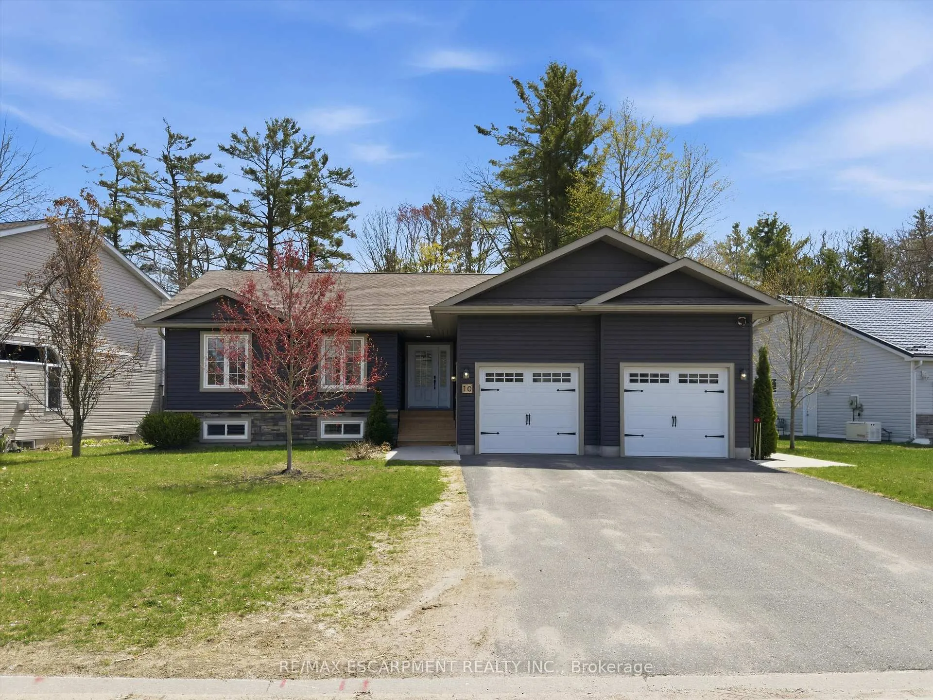 Photo 1 of 10 Thain Street W, Gravenhurst, Muskoka (S) — HOMEH