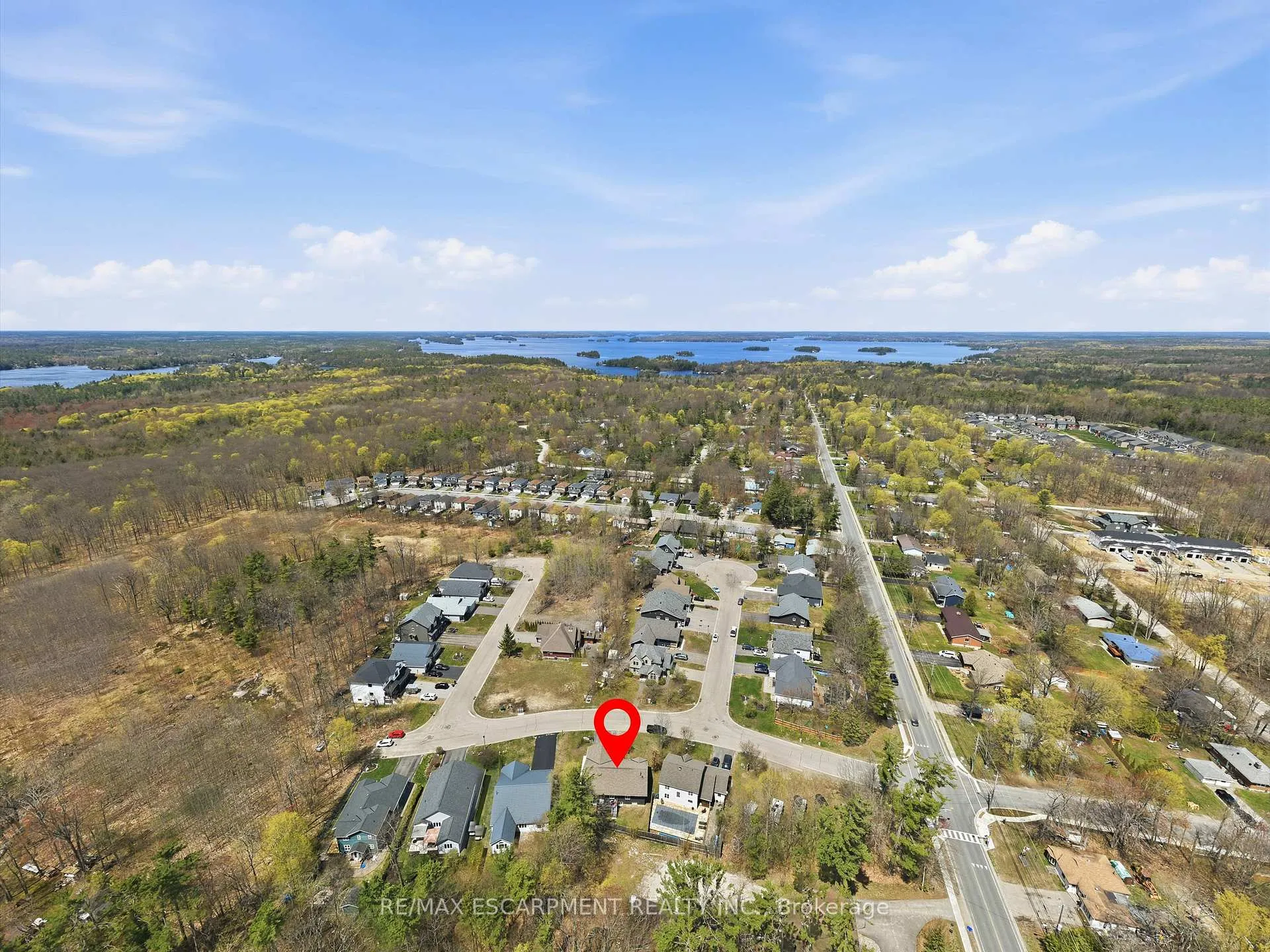 Photo 3 of 10 Thain Street W, Gravenhurst, Muskoka (S) — HOMEH