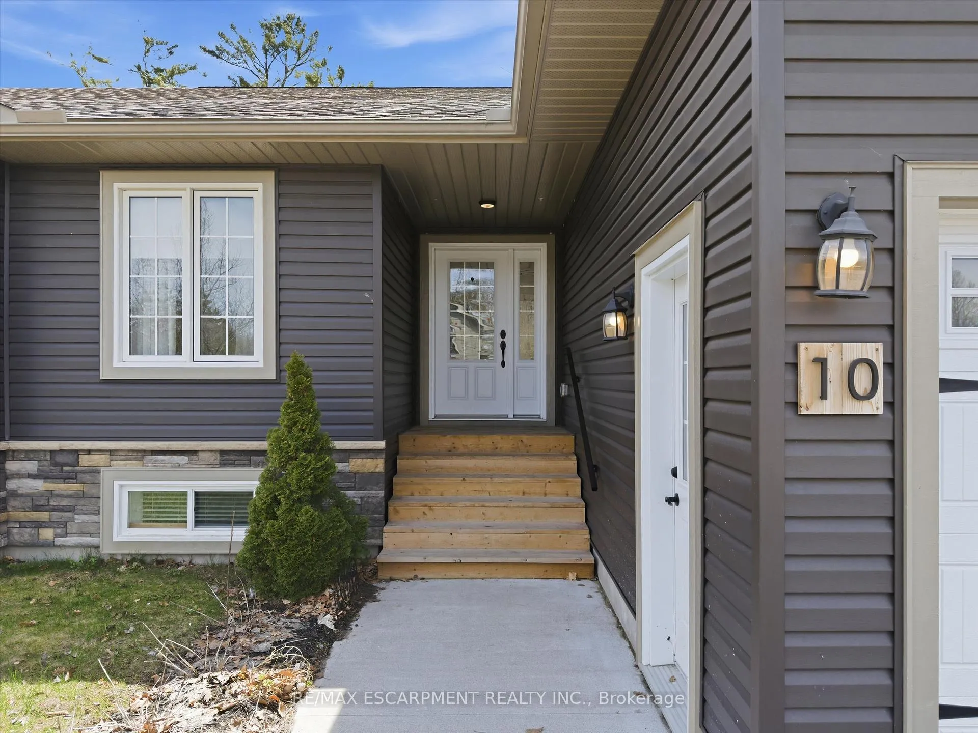 Photo 4 of 10 Thain Street W, Gravenhurst, Muskoka (S) — HOMEH