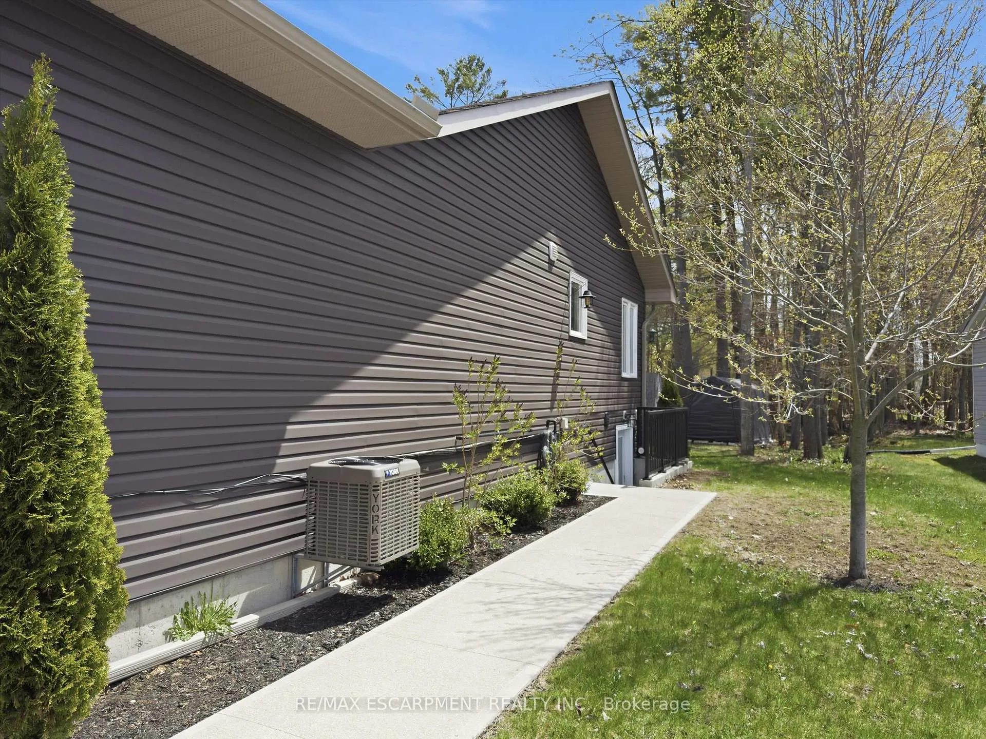 Photo 19 of 10 Thain Street W, Gravenhurst, Muskoka (S) — HOMEH