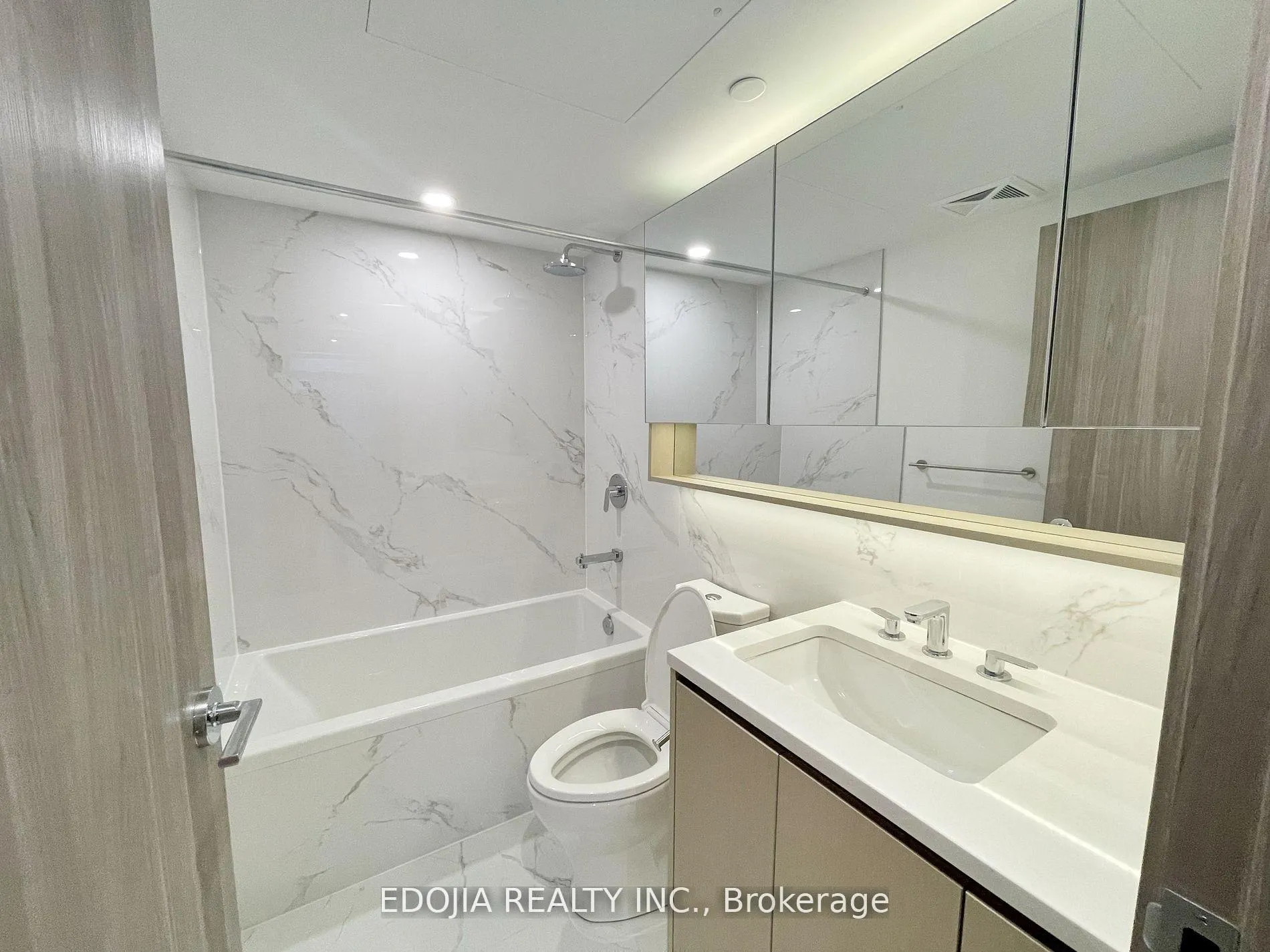 Photo 5 of Unit 2305, 38 Widmer Street, Toronto, Waterfront Communities — HOMEH