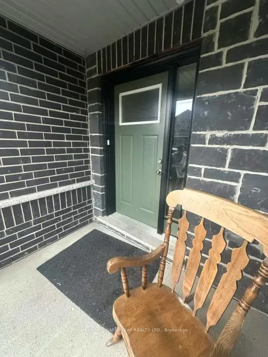 Photo 3 of 105 Woodedge Circle, Kitchener — HOMEH