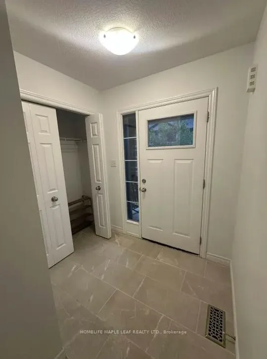 Photo 4 of 105 Woodedge Circle, Kitchener — HOMEH
