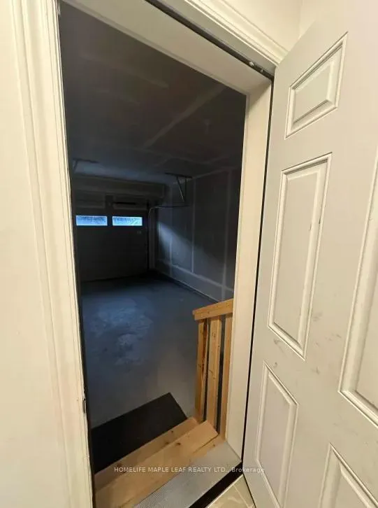 Photo 7 of 105 Woodedge Circle, Kitchener — HOMEH