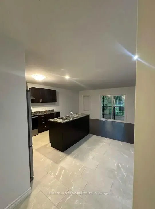 Photo 10 of 105 Woodedge Circle, Kitchener — HOMEH