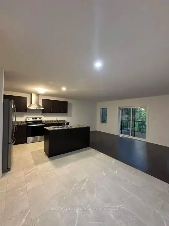 Photo 12 of 105 Woodedge Circle, Kitchener — HOMEH