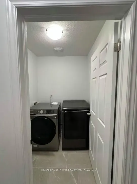 Photo 24 of 105 Woodedge Circle, Kitchener — HOMEH