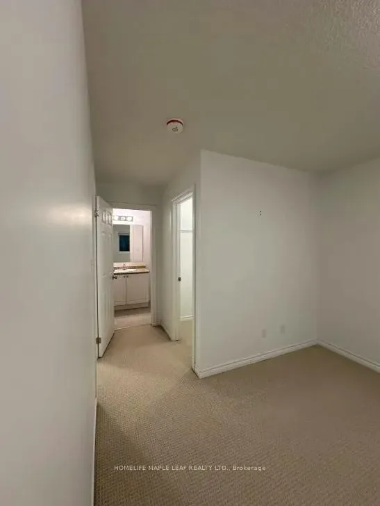 Photo 25 of 105 Woodedge Circle, Kitchener — HOMEH