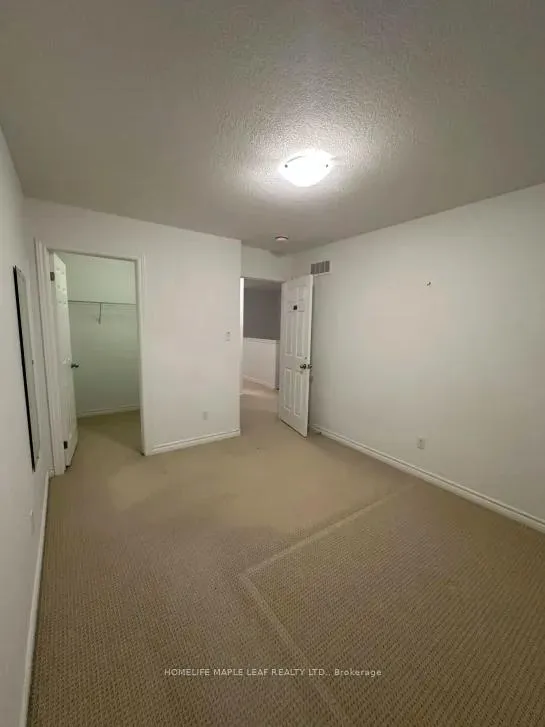 Photo 32 of 105 Woodedge Circle, Kitchener — HOMEH