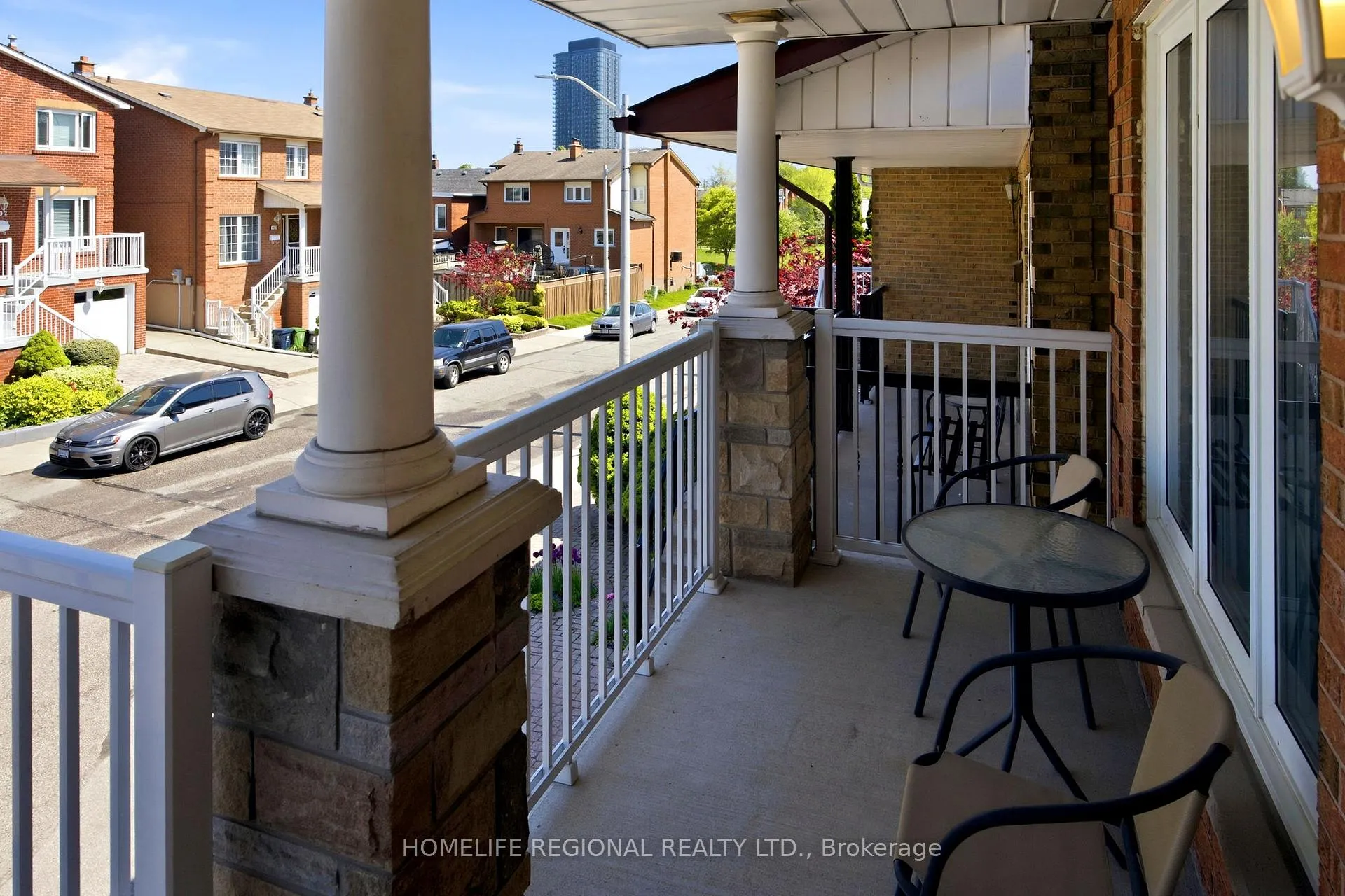 Photo 3 of 122 Beaver Terrace, Toronto, Dovercourt-Wallace Emerson-Junction — HOMEH