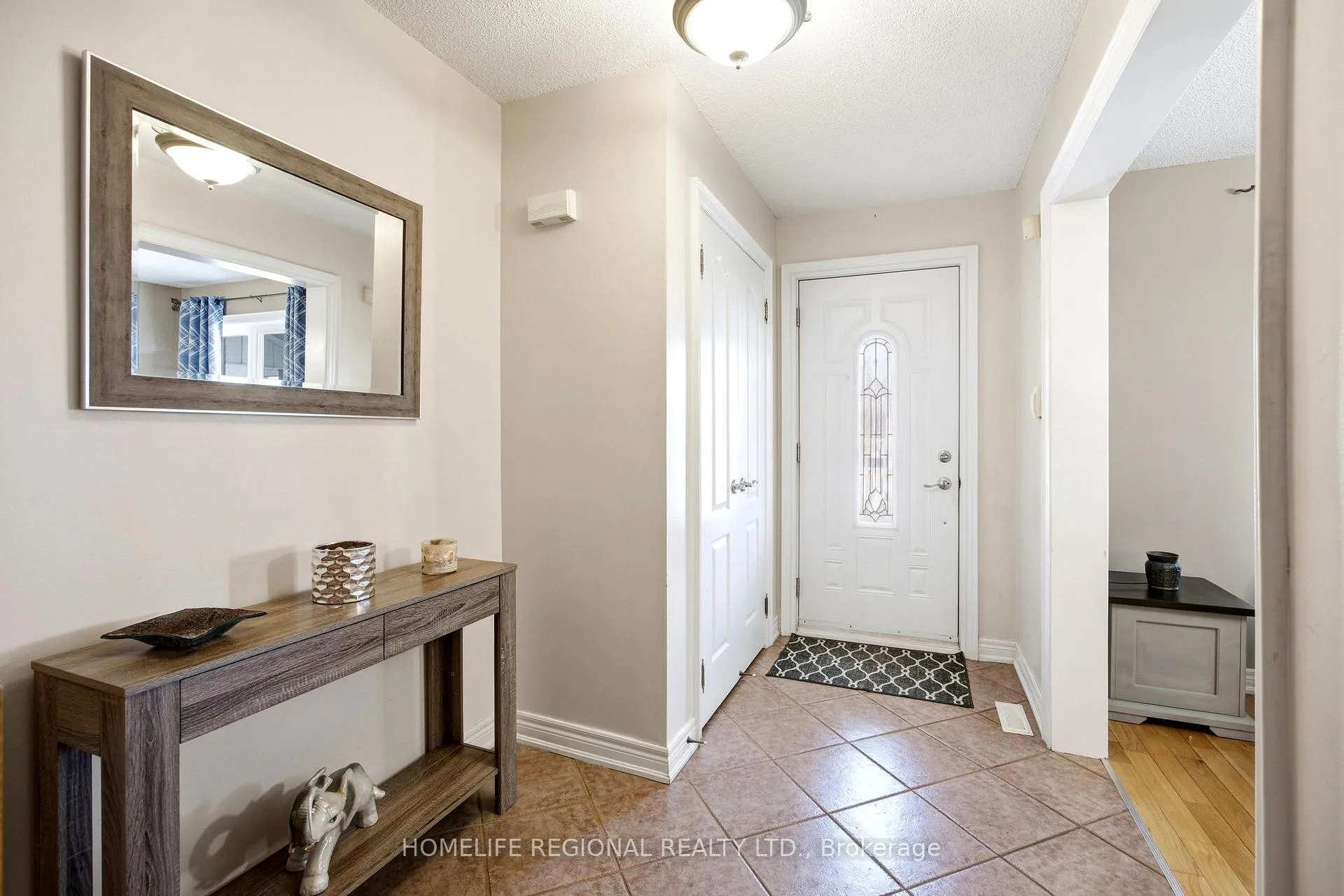 Photo 4 of 122 Beaver Terrace, Toronto, Dovercourt-Wallace Emerson-Junction — HOMEH