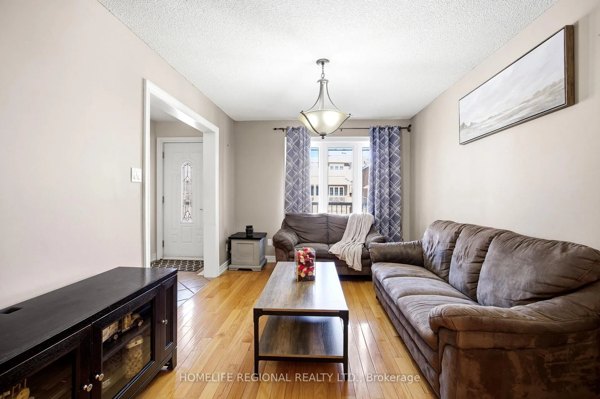 Photo 6 of 122 Beaver Terrace, Toronto, Dovercourt-Wallace Emerson-Junction — HOMEH