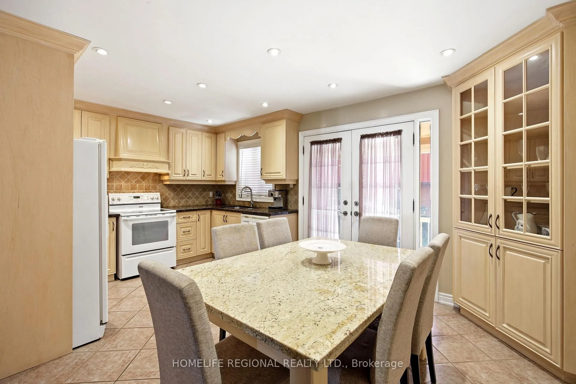 Photo 10 of 122 Beaver Terrace, Toronto, Dovercourt-Wallace Emerson-Junction — HOMEH