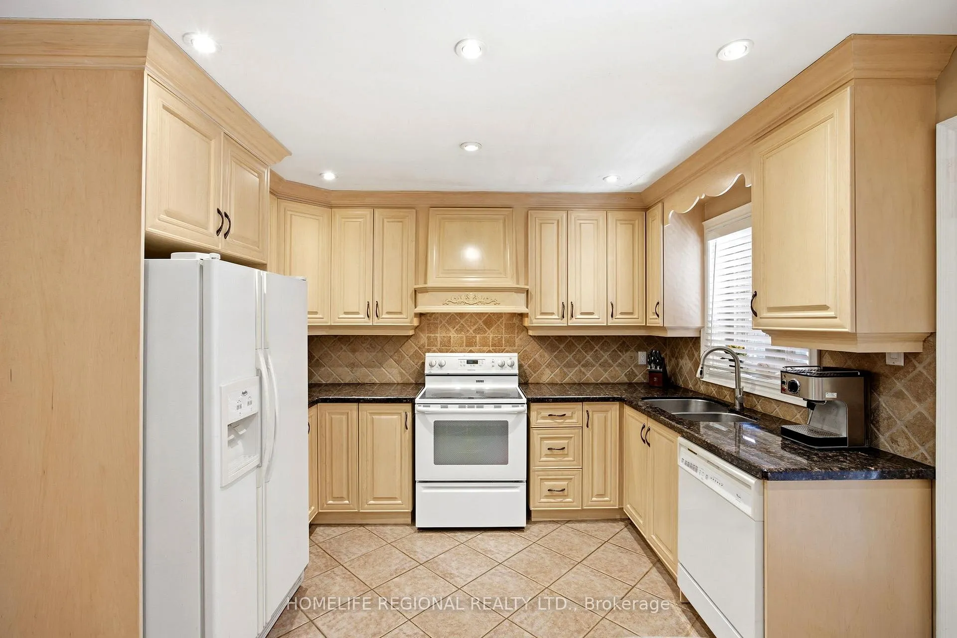 Photo 11 of 122 Beaver Terrace, Toronto, Dovercourt-Wallace Emerson-Junction — HOMEH