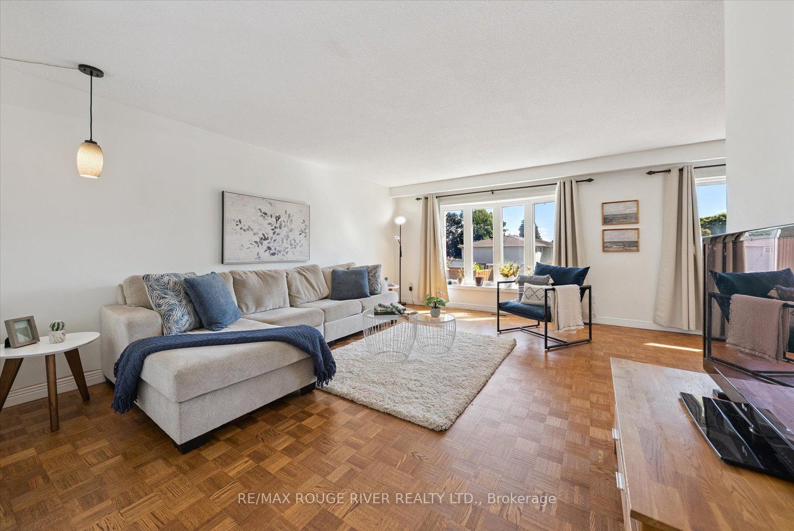 Photo 5 of 65 Loscombe Drive, Clarington, Bowmanville — HOMEH