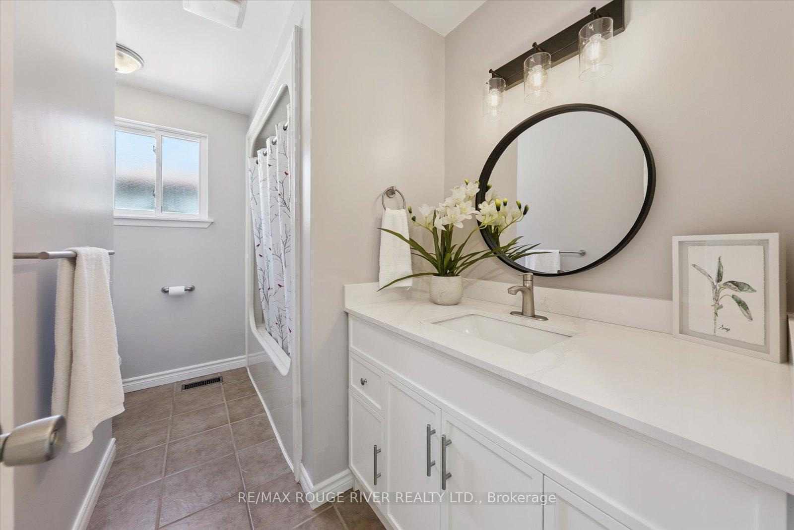 Photo 11 of 65 Loscombe Drive, Clarington, Bowmanville — HOMEH