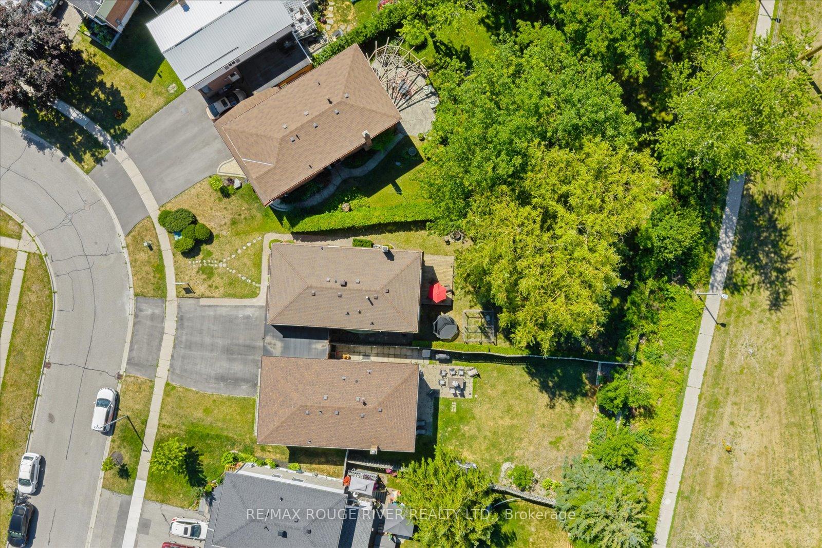 Photo 23 of 65 Loscombe Drive, Clarington, Bowmanville — HOMEH