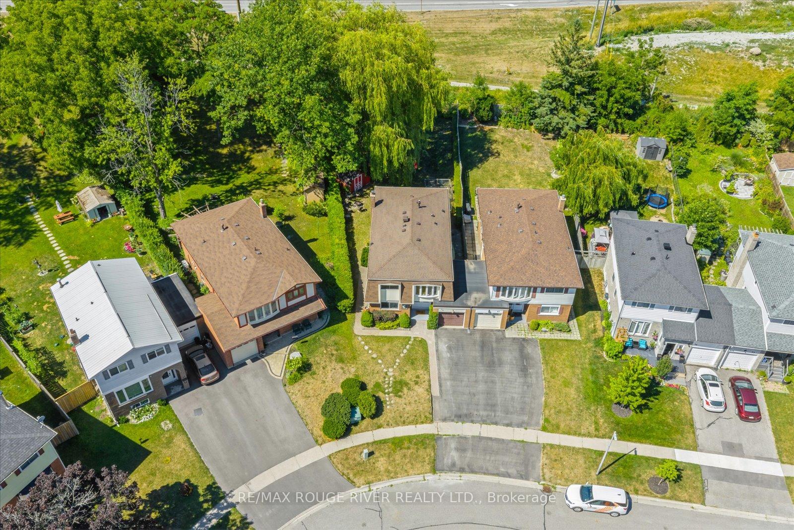 Photo 24 of 65 Loscombe Drive, Clarington, Bowmanville — HOMEH