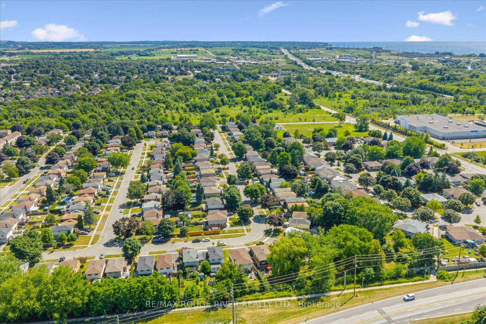 Photo 25 of 65 Loscombe Drive, Clarington, Bowmanville — HOMEH