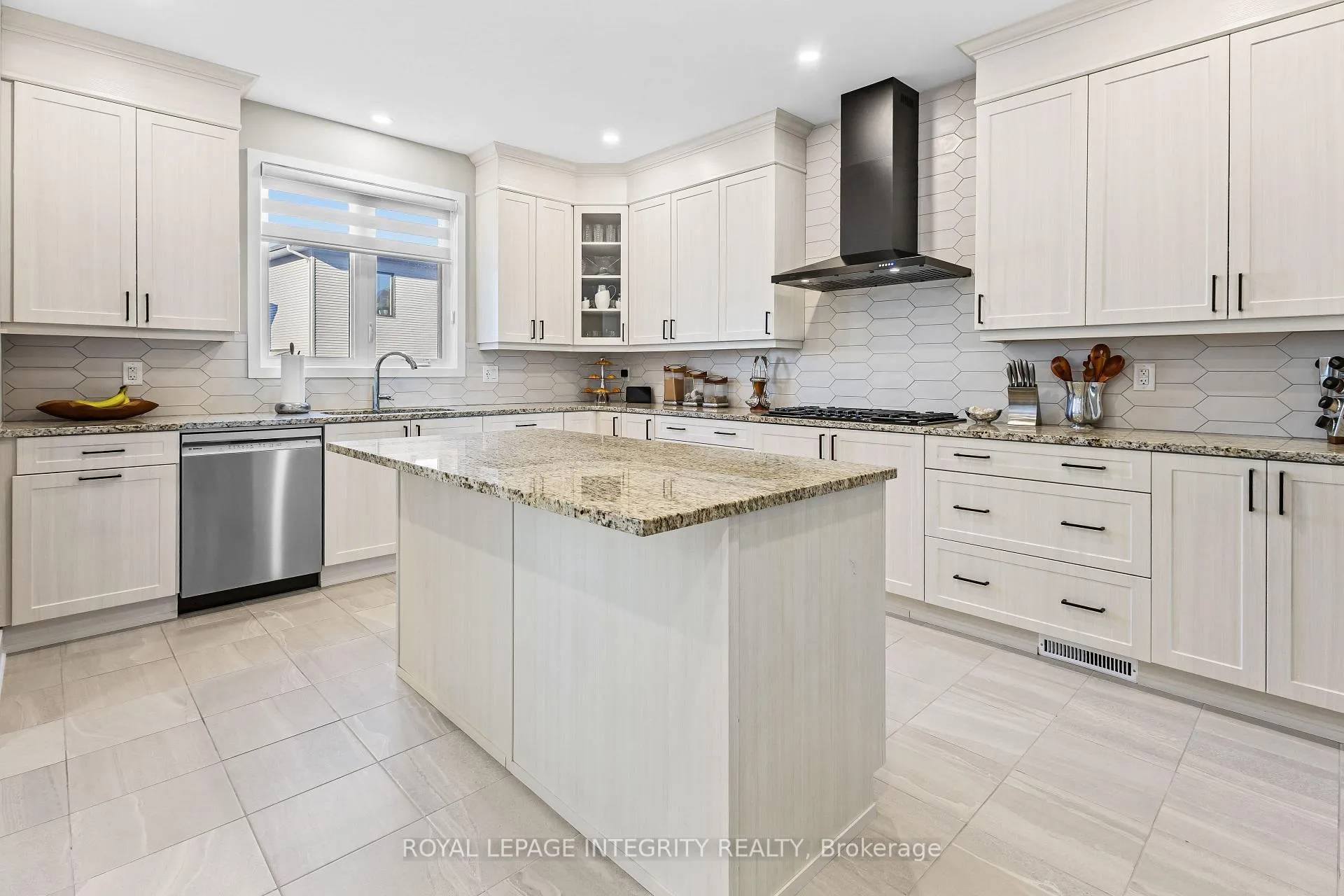 Photo 9 of 28 Dun Skipper Drive, Ottawa, Blossom Park/Kemp Park/Findlay Creek — HOMEH