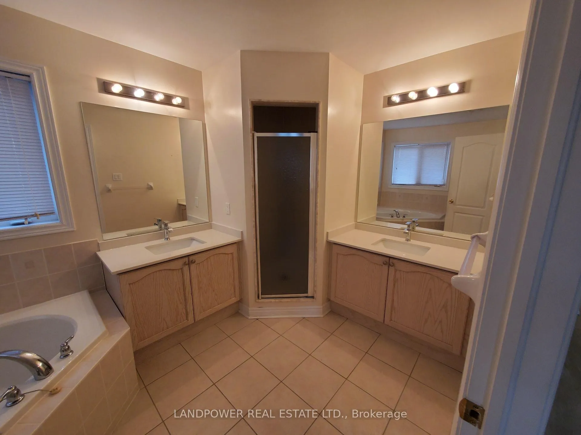 Photo 12 of 9 Ivory Silk Drive, Markham, Cathedraltown — HOMEH