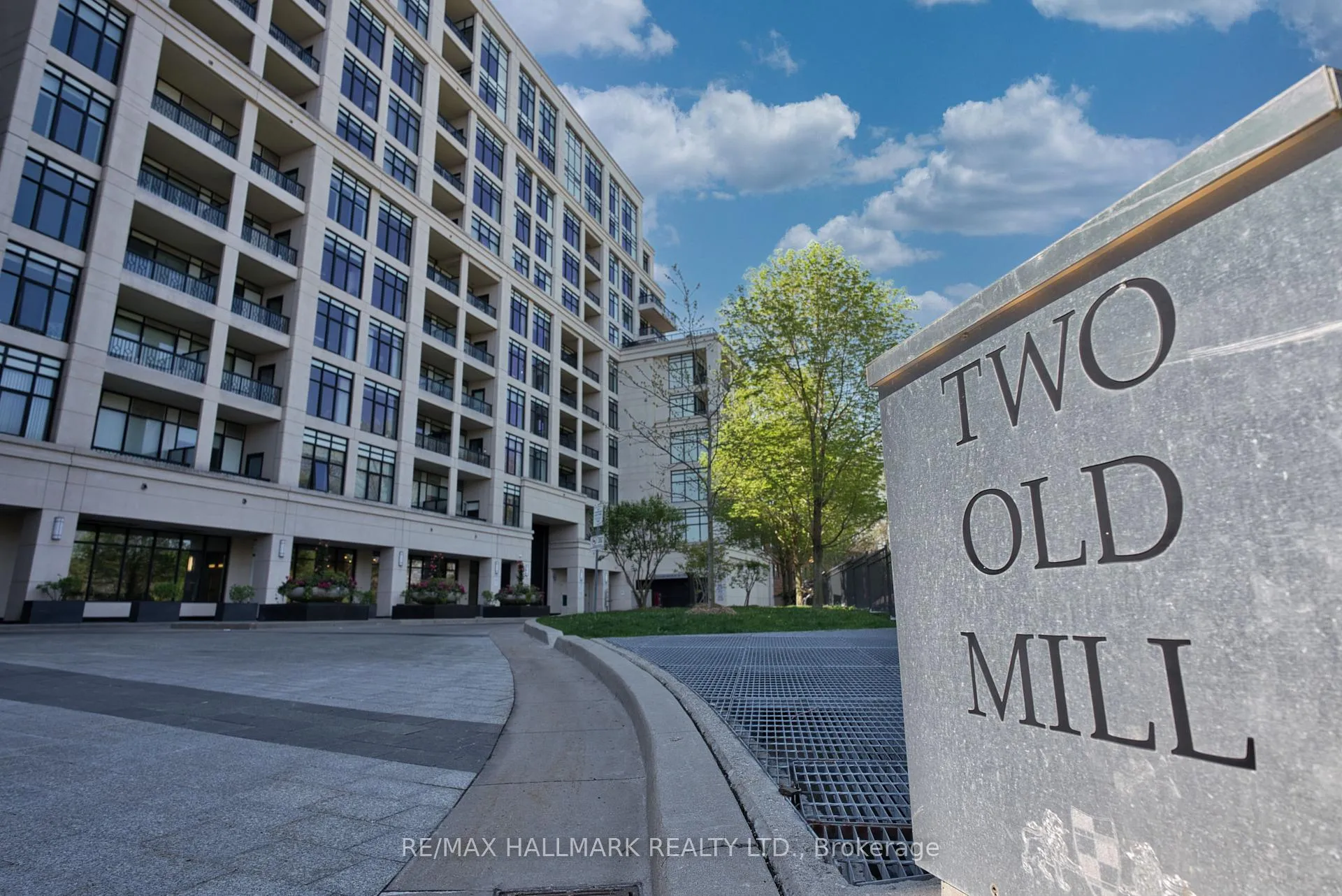 Photo 2 of Unit 316, 2 Old Mill Drive, Toronto, High Park-Swansea — HOMEH