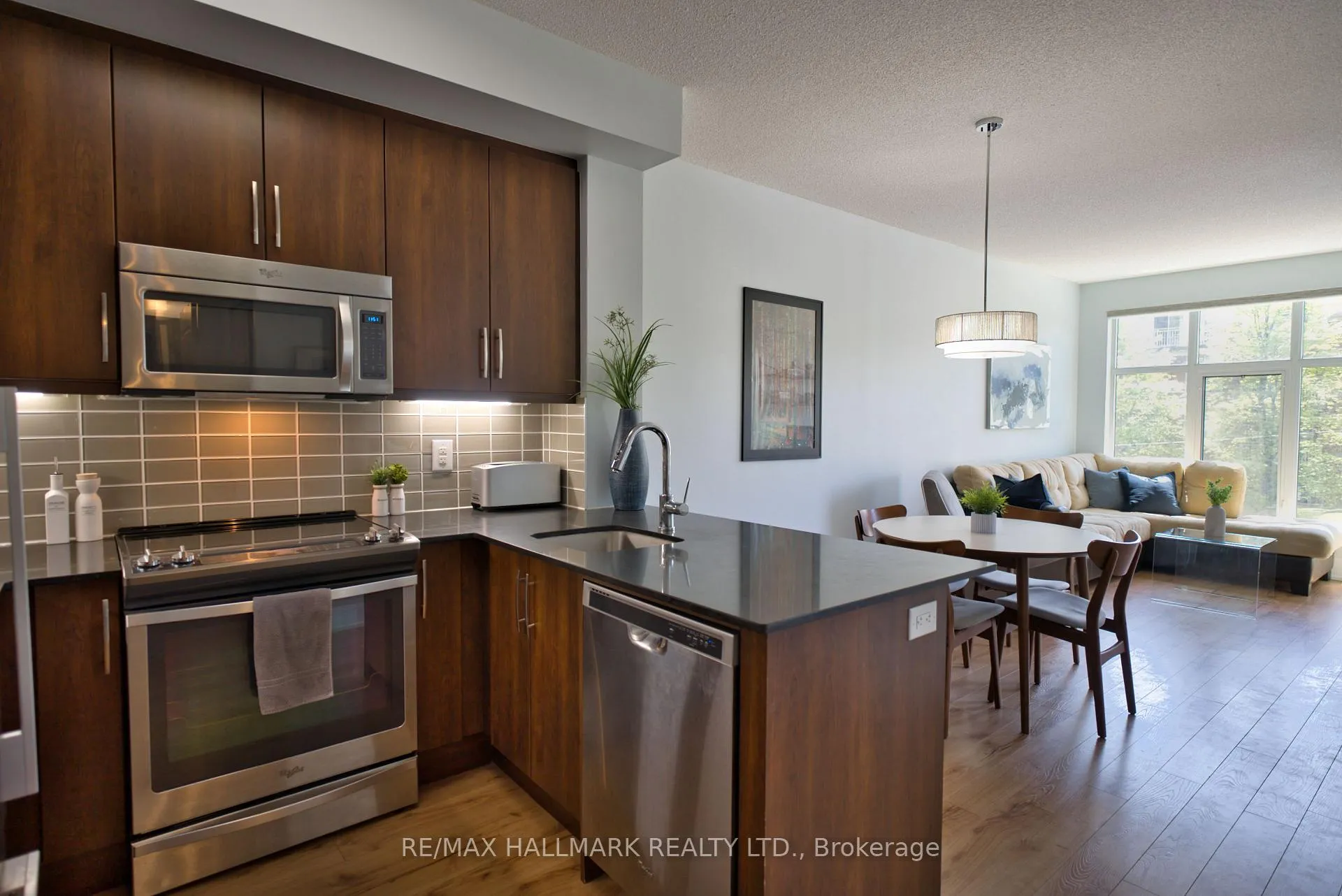 Photo 5 of Unit 316, 2 Old Mill Drive, Toronto, High Park-Swansea — HOMEH
